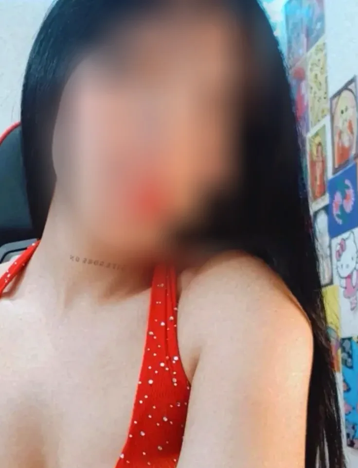 Elli, 24