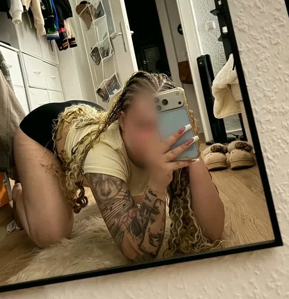 Yasmin, 30